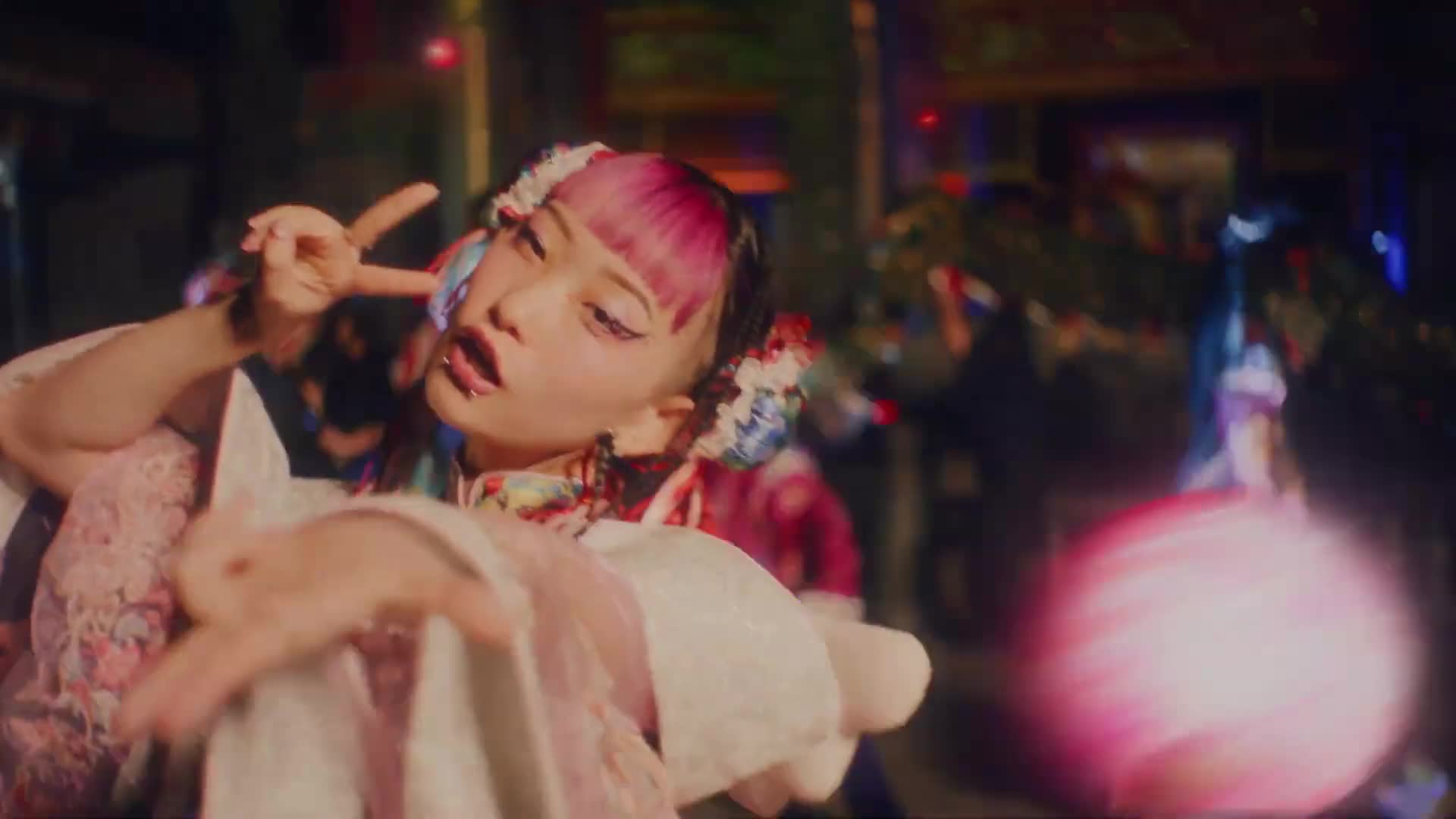 Jelenetkép - Wednesday Campanella - Wo ai ni - 00:03:56